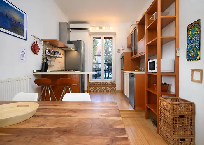 Urban View With Free Parking *